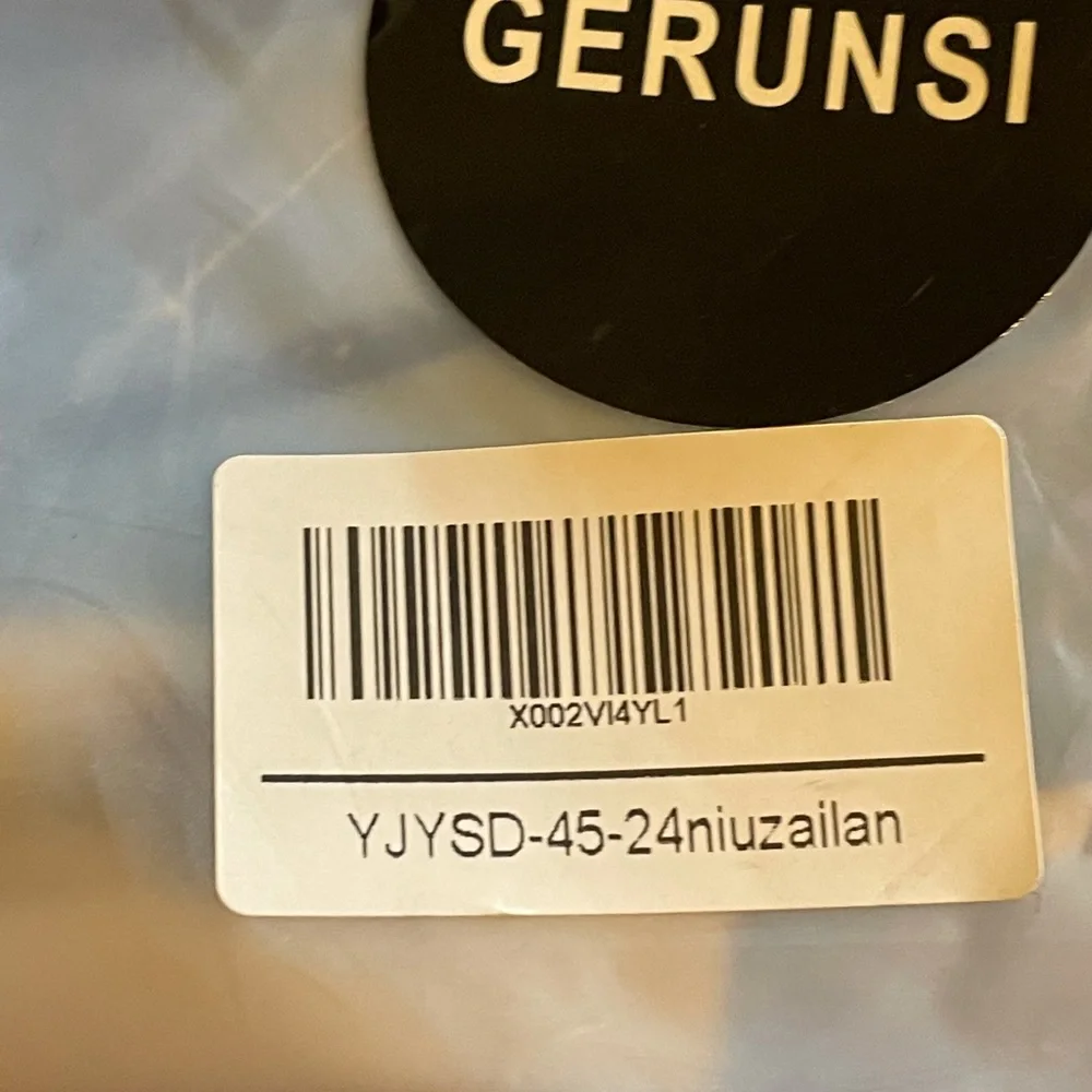 N/A satin features