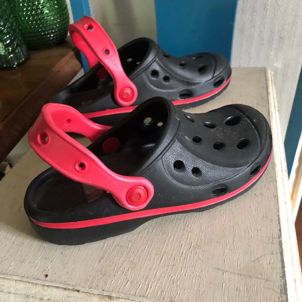 N/A black clog