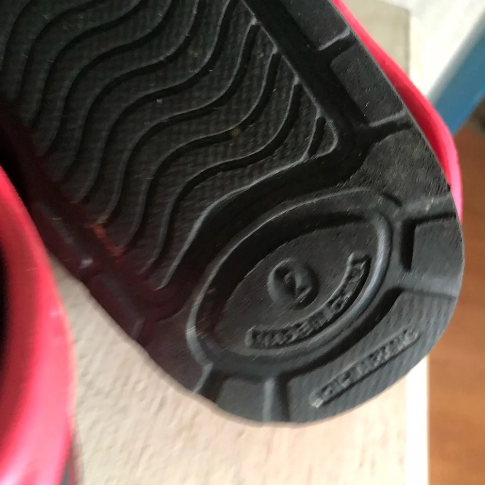 N/A black clog