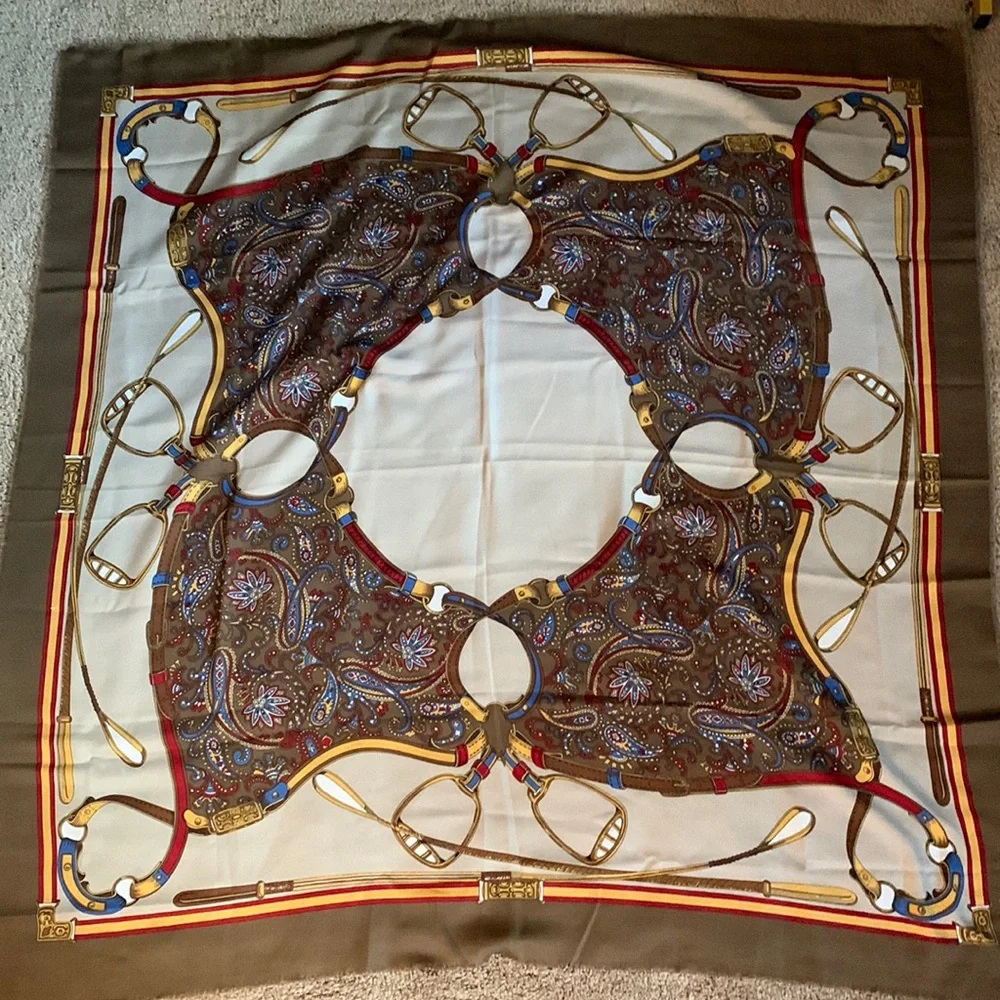 Large pattern square table covering