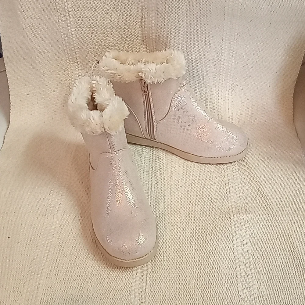 Nwot side zip light pink metallic snake skin booties