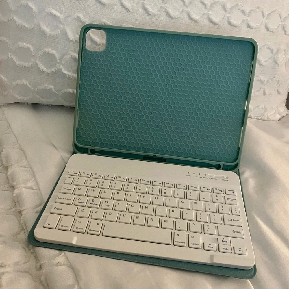 turquoise iPad cover with keyboard.