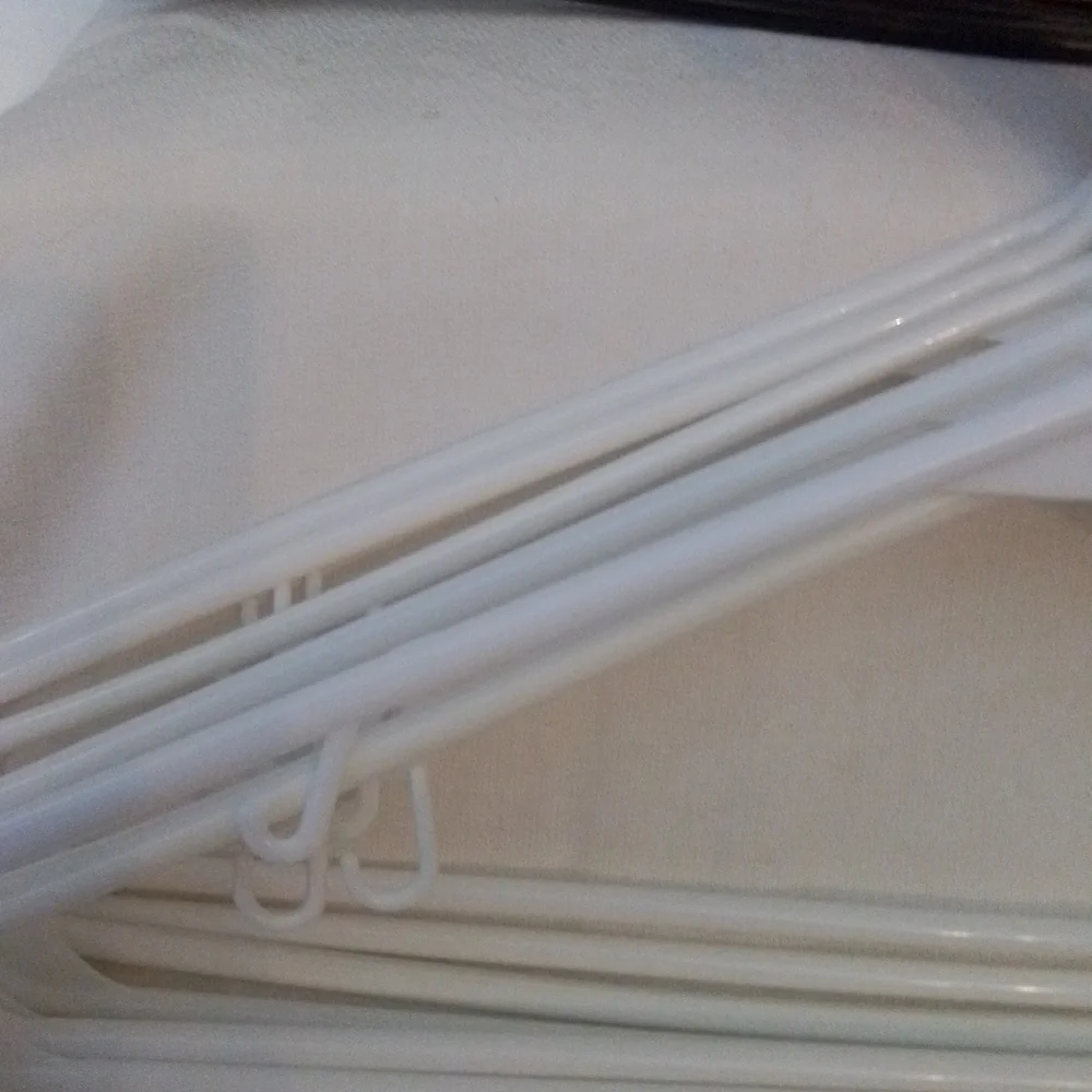 Set of 30 White plastic hangers with hooks