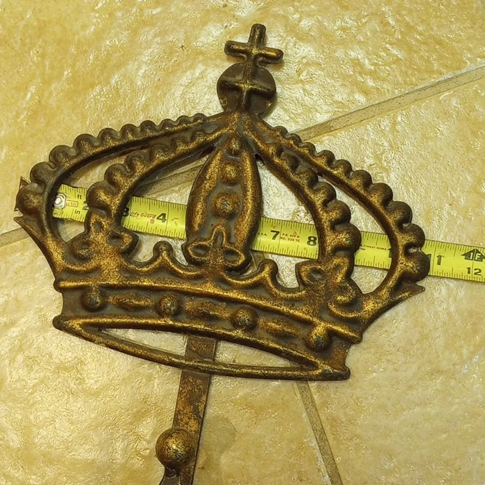Crown Hook