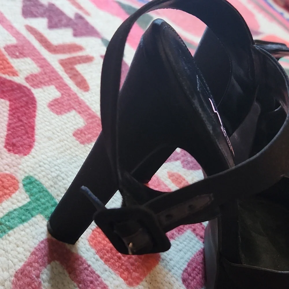 NINA NEW YORK PANGEA-LS BLACK LUSTER SATIN PLATFORM HEELS. Size 9.5