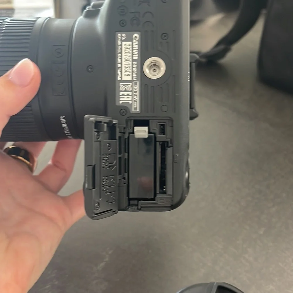 Canon strap battery