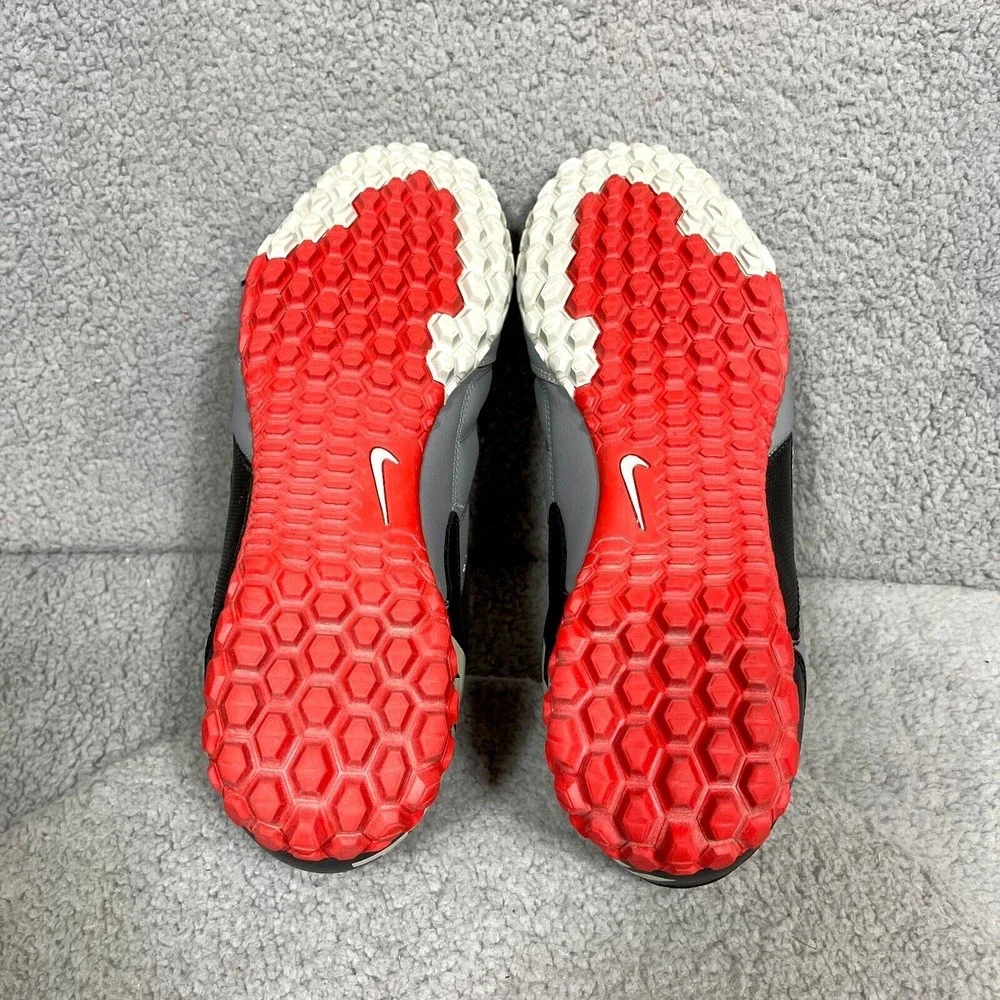 Nike reach minor
