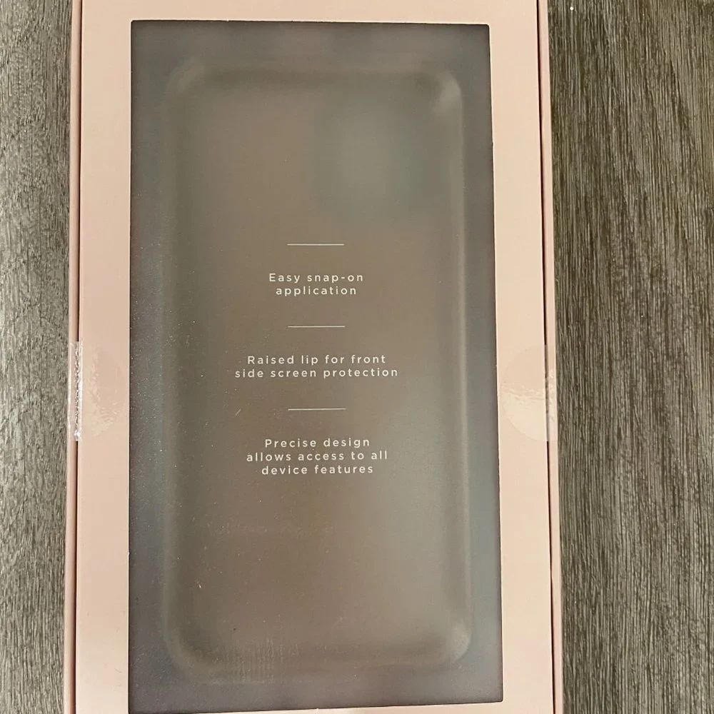 ✂️🏷️ NWT - Les Petales Magsafe - Magnetic Snap-On Protective Cell Case