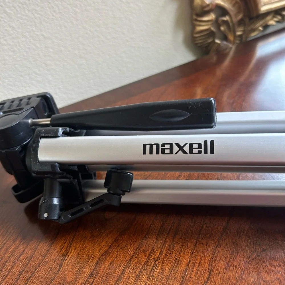Maxell camera tripod