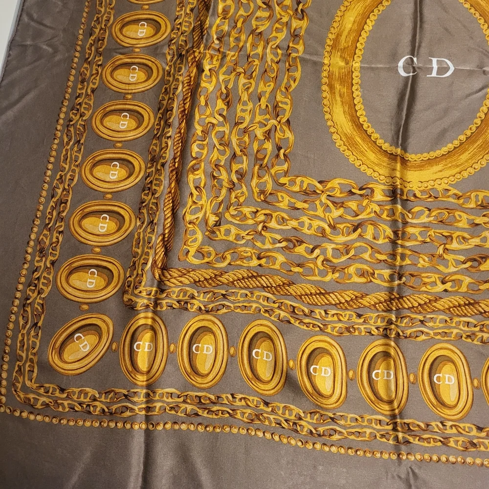 Dior 34 chains