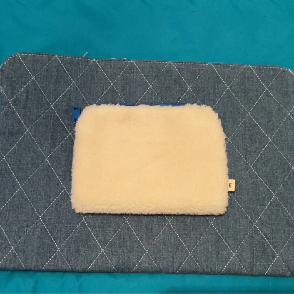 NWT AE laptop cover