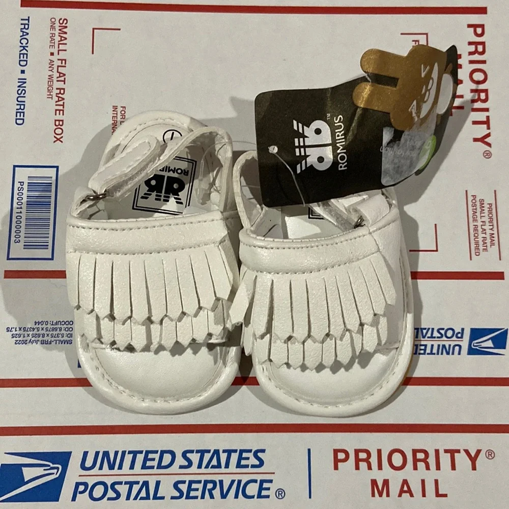 Romirus baby shoes Baby Sandals fringe NWT white 💕 0-6 months size 1