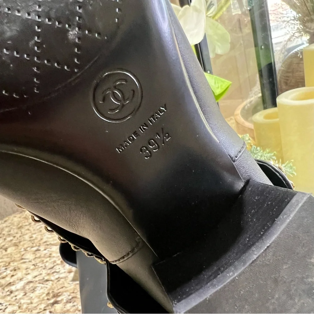 CHANEL calfskin knee