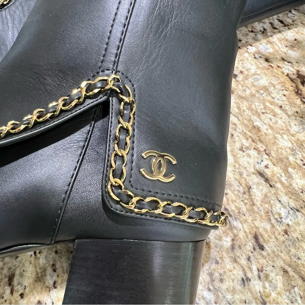 CHANEL calfskin knee