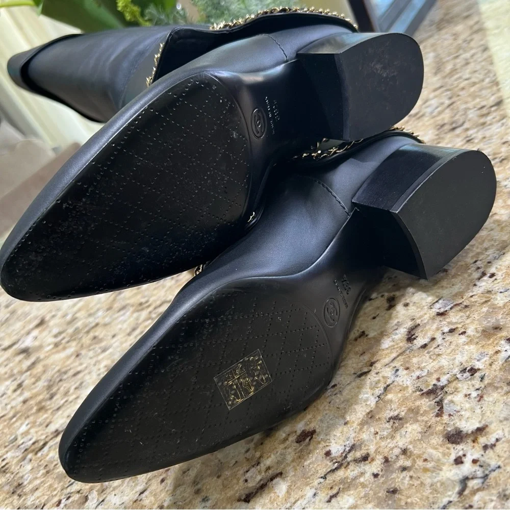 CHANEL calfskin knee