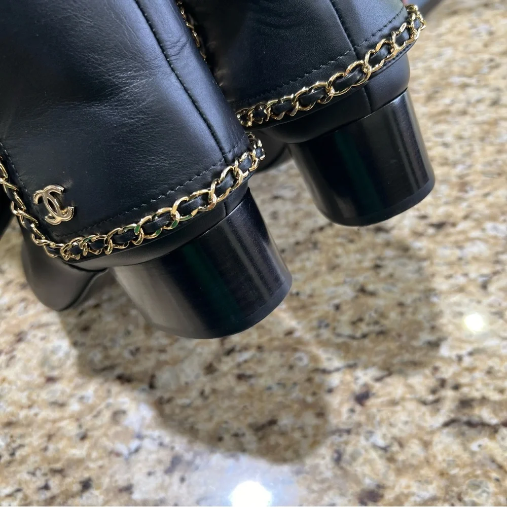 CHANEL calfskin knee