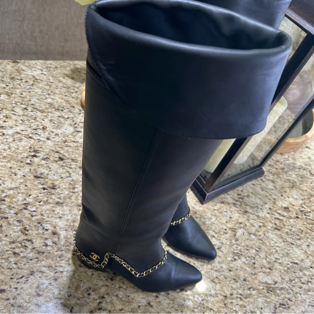 CHANEL calfskin knee