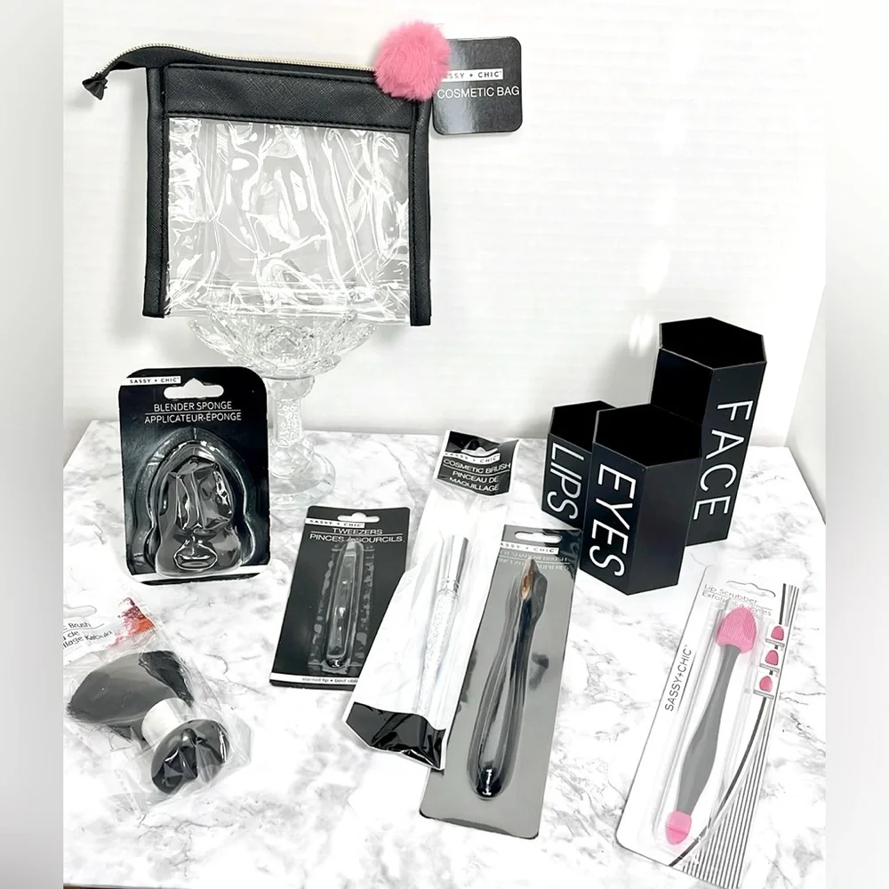 Sassy + Chic Makeup Organizer NWT