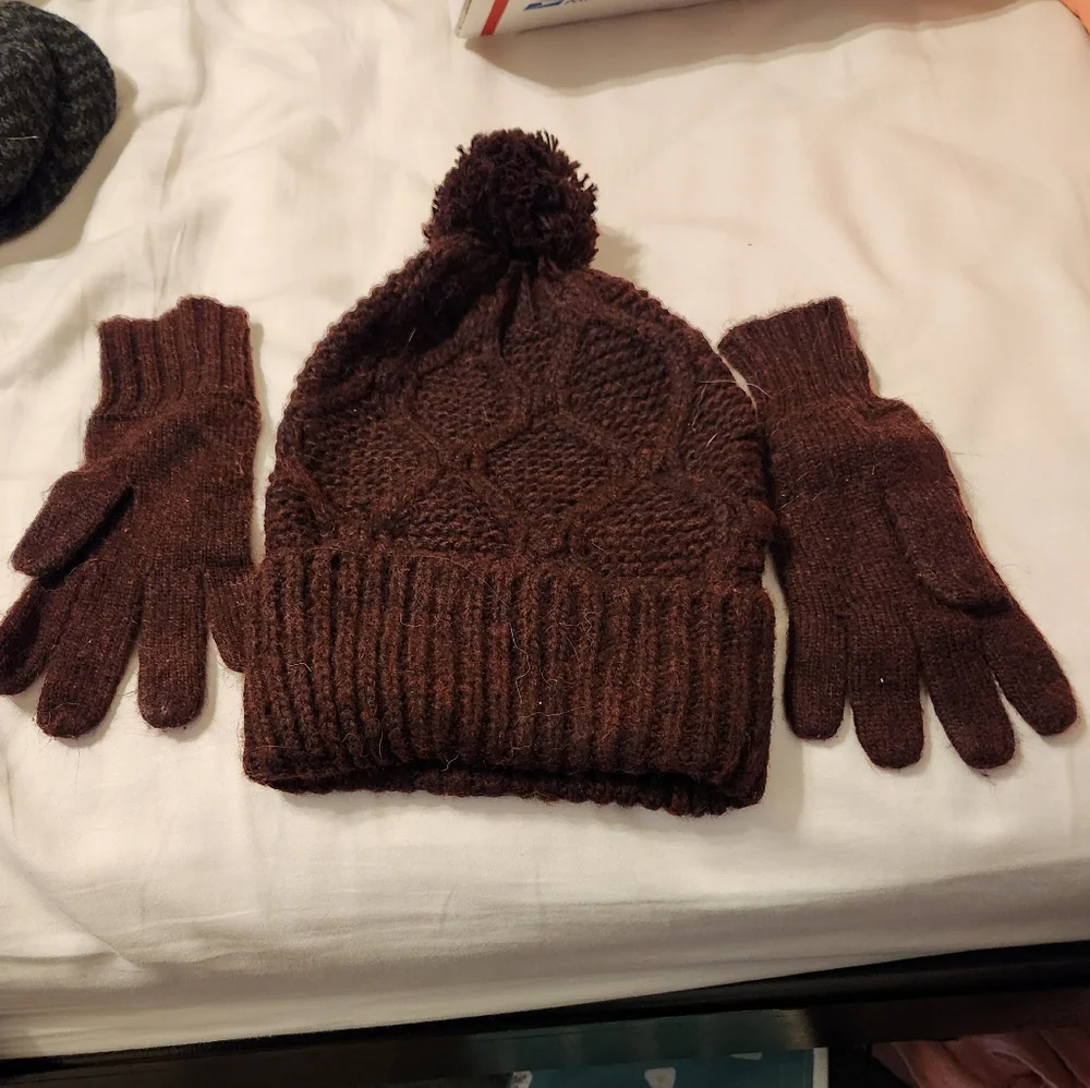 Old Navy purple winter hat with matching gloves