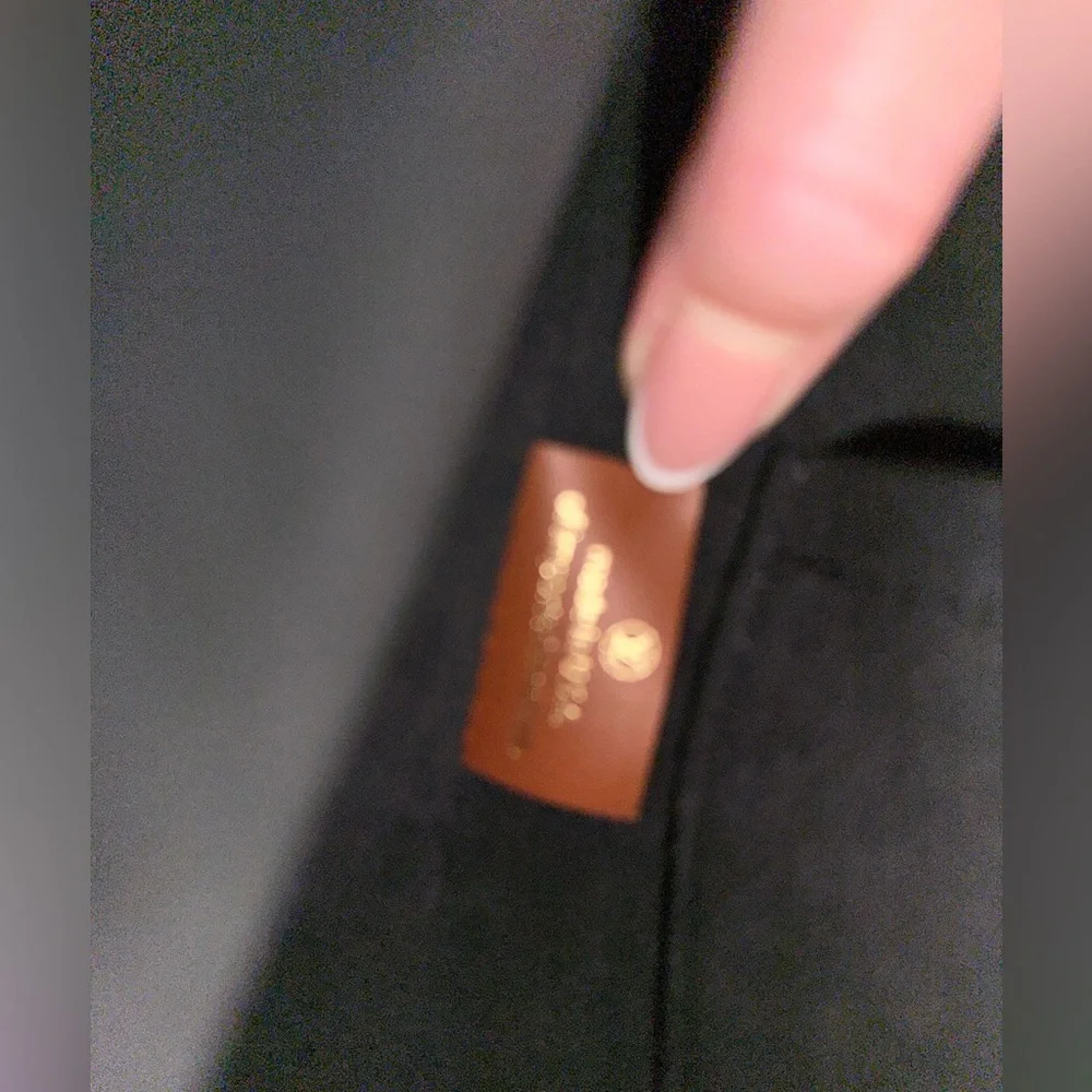 NEW Authentic Louis Vuitton V Tote BB Noir