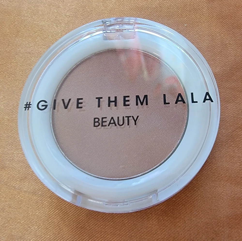 Give Them Lala nib new