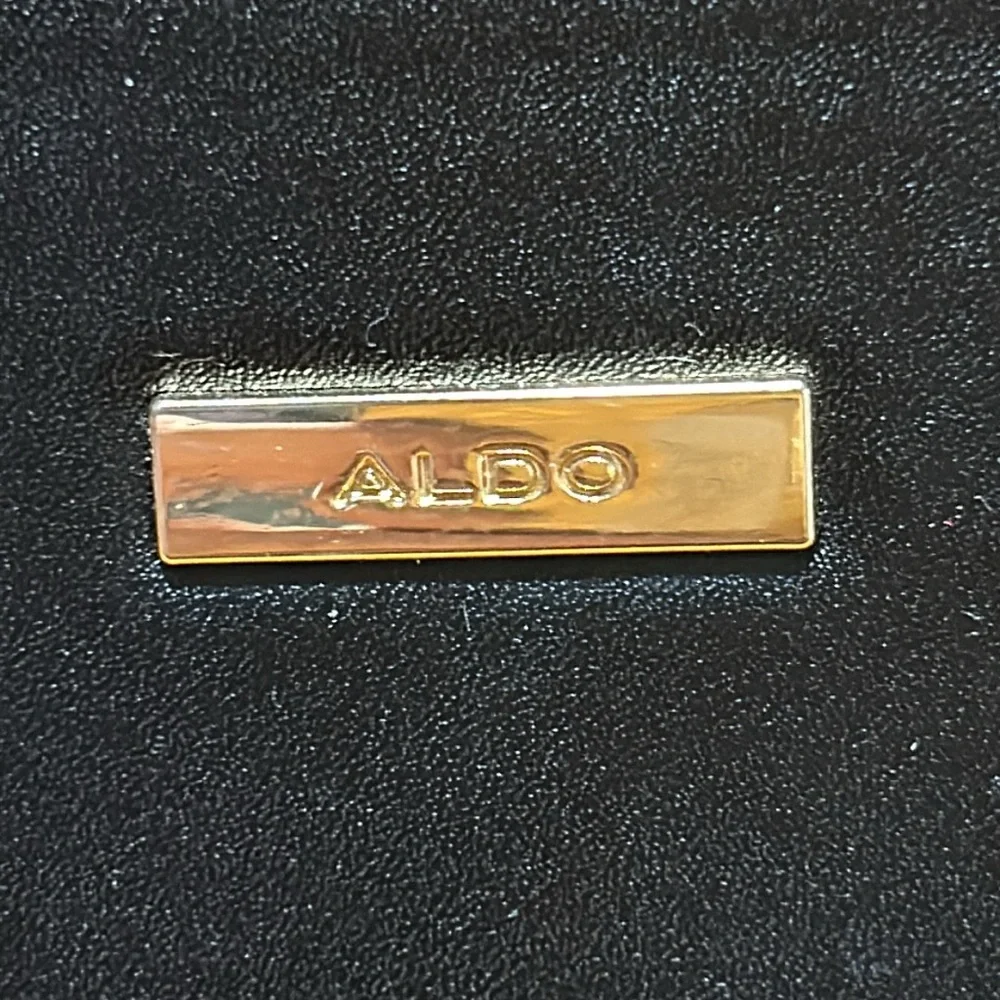 Aldo out even gold