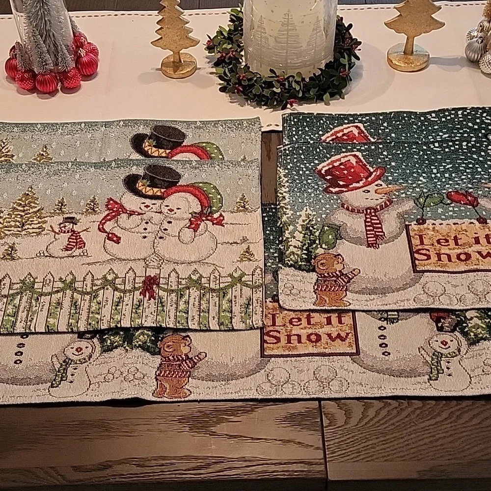 Winter Scene Holiday Table Runner and 4 Placemats EUC 72in long
