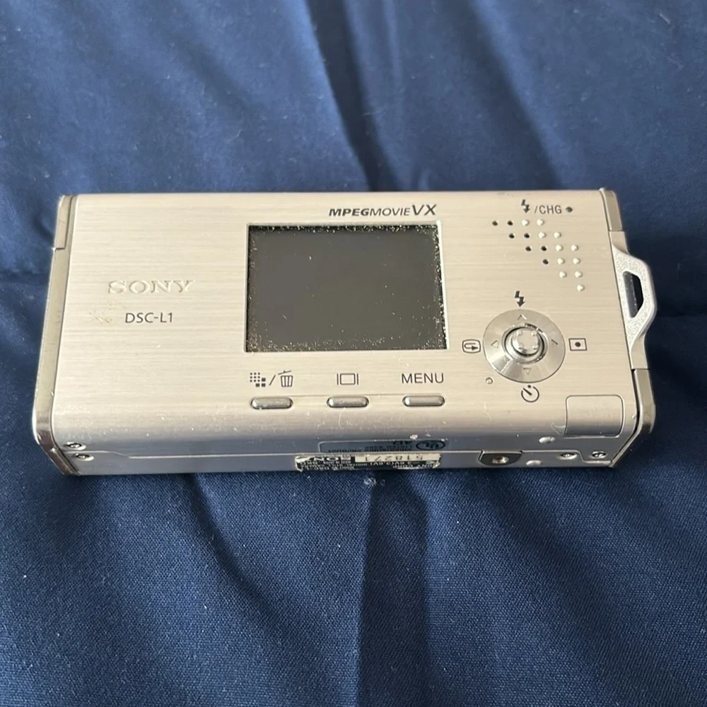 Sony cyber shot DSC-L1 digital camera