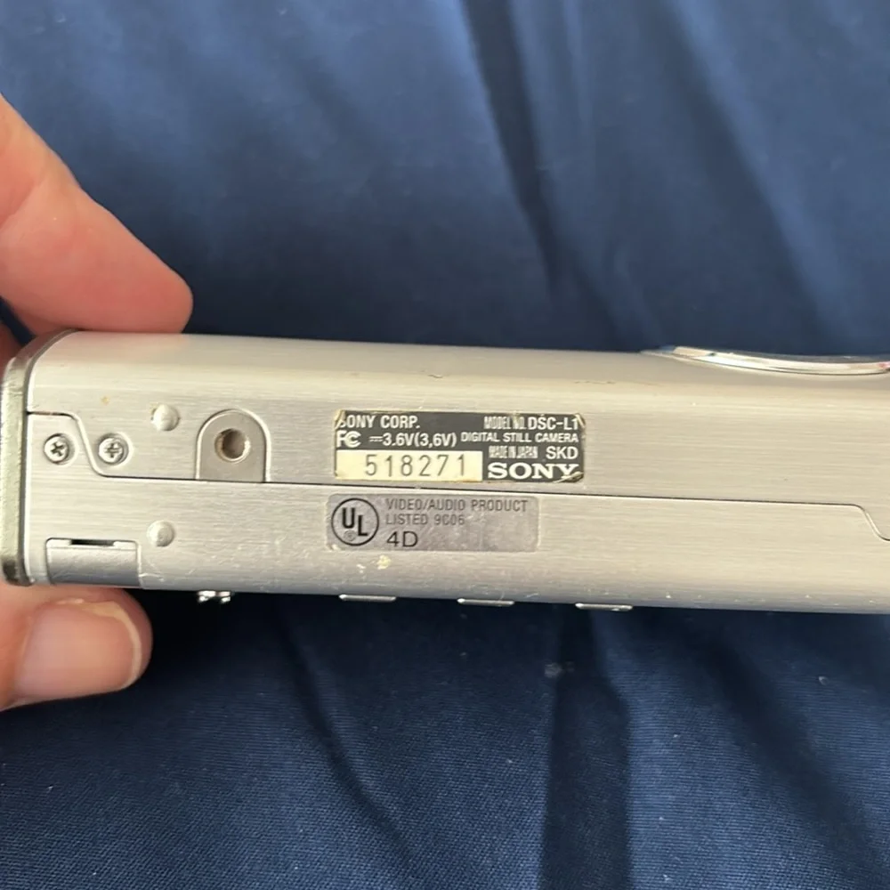 Sony cyber shot DSC-L1 digital camera
