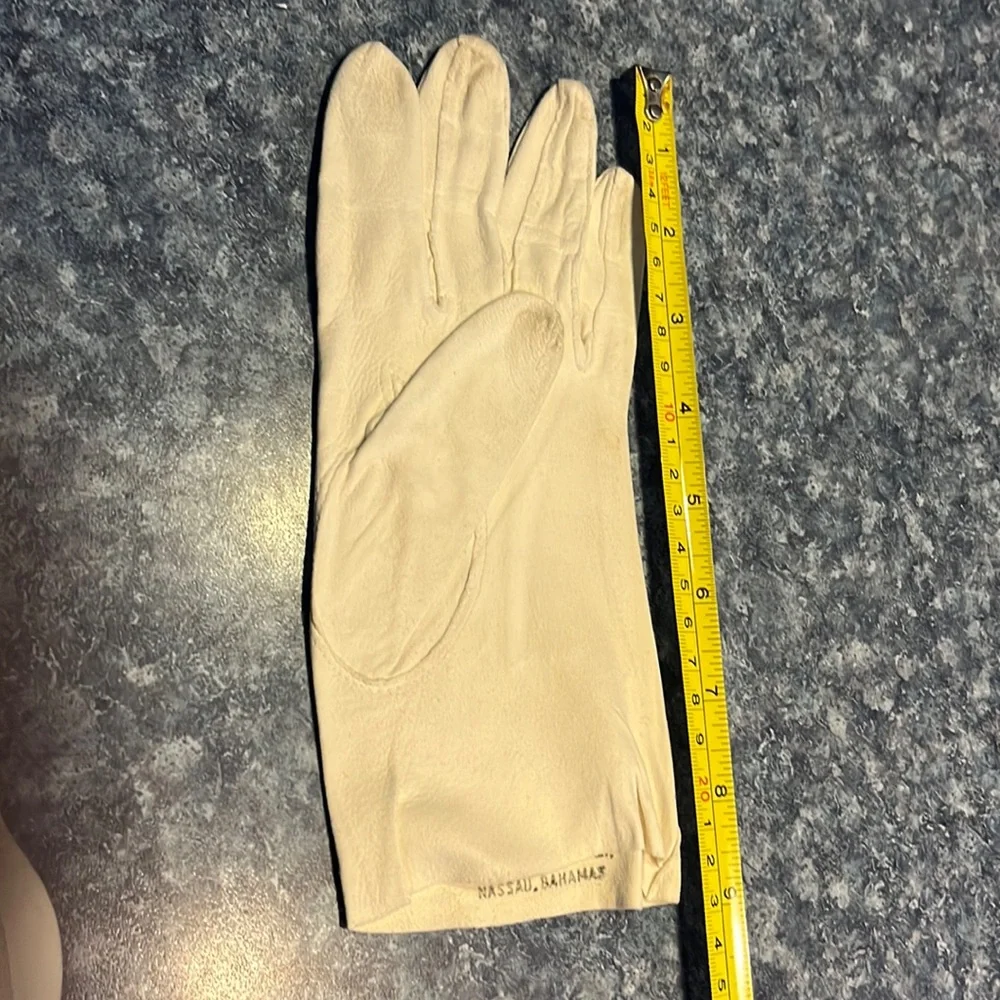 Vintage Mademoiselle washable doeskin gloves. Made in England.
