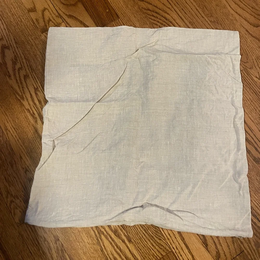 West Elm good 18x18inches