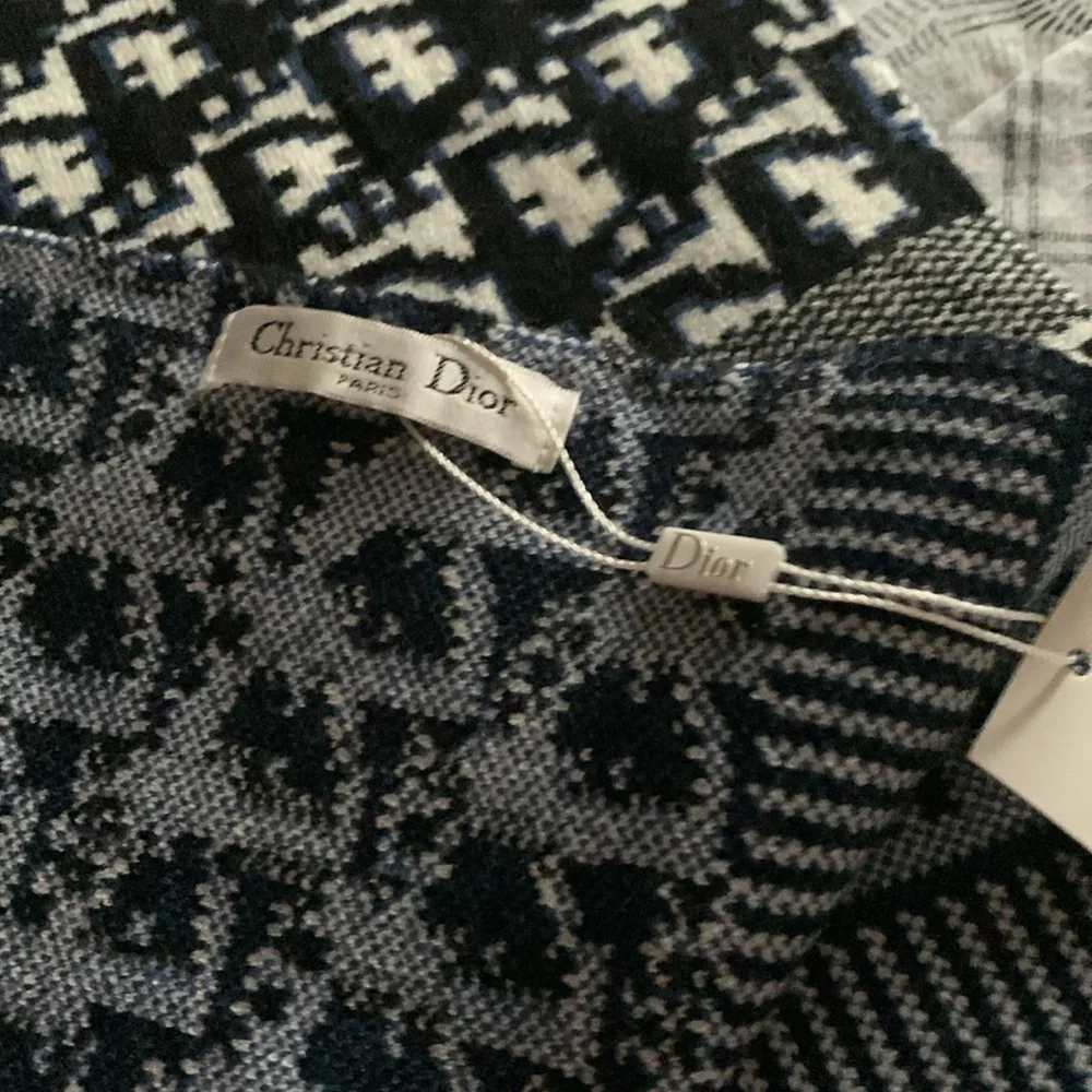 Dior features scarf