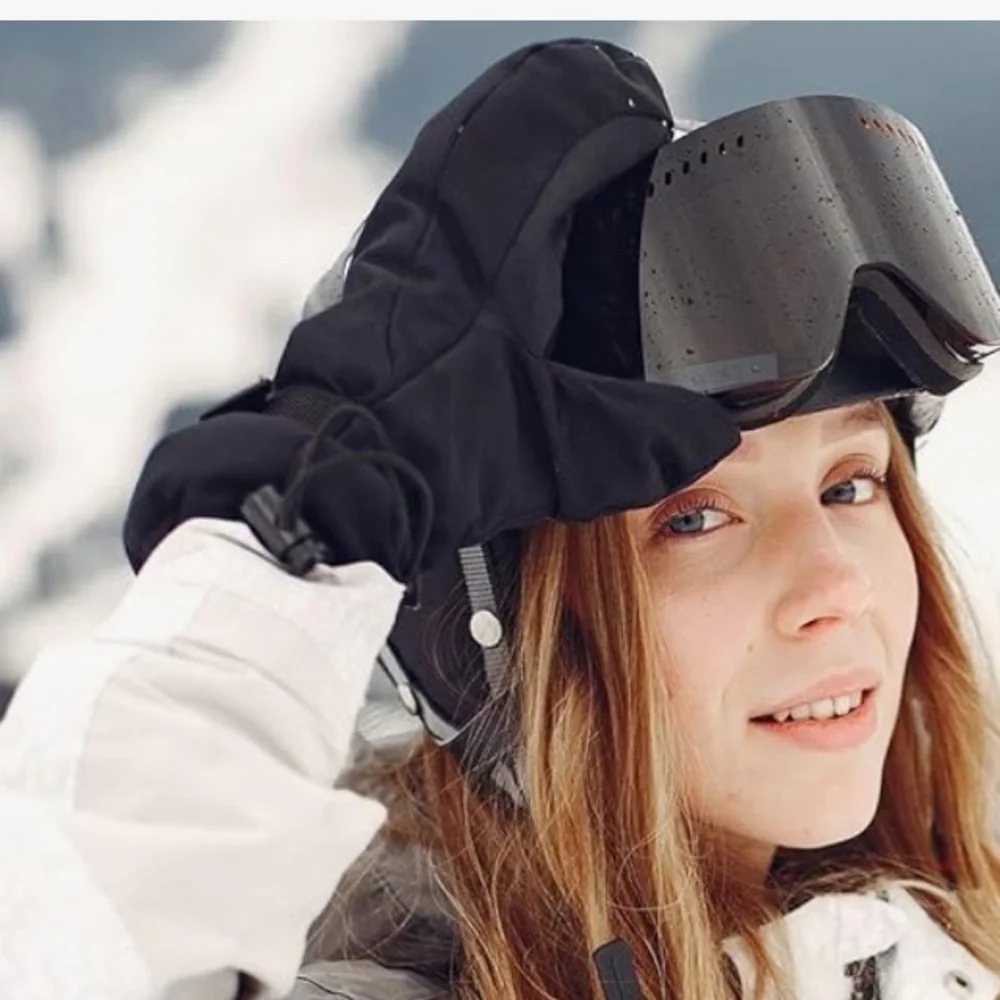 - Womens Ski Gloves Black with cinch