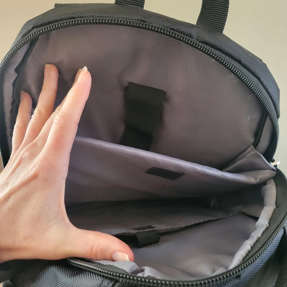 MobileEdge compartment features dimensions