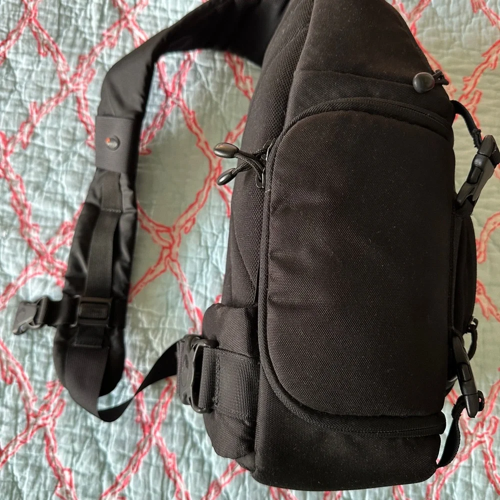 LowePro slingshot camera