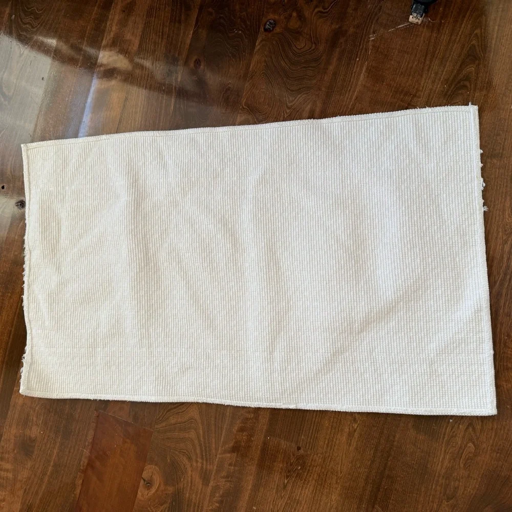 Bright white rug 34 by 20 does have some light fray  on edges.