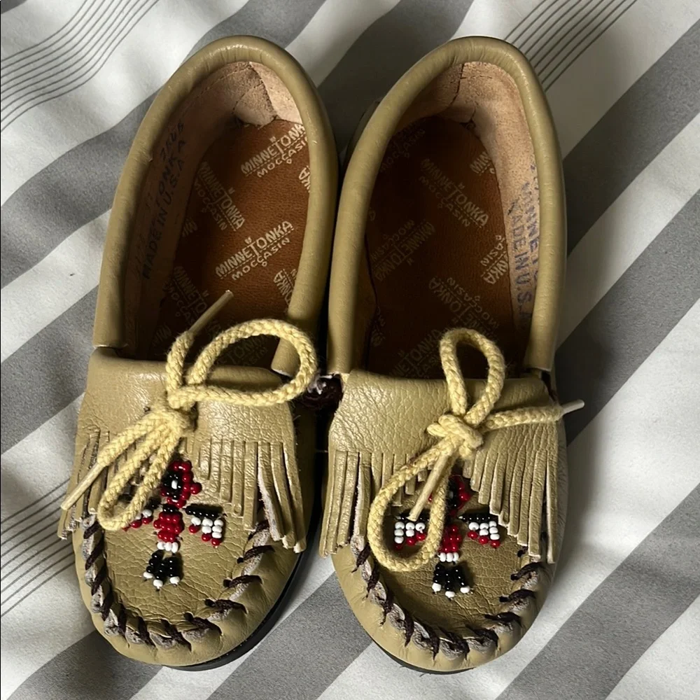 Minnetonka Kids' Tan Moccasins