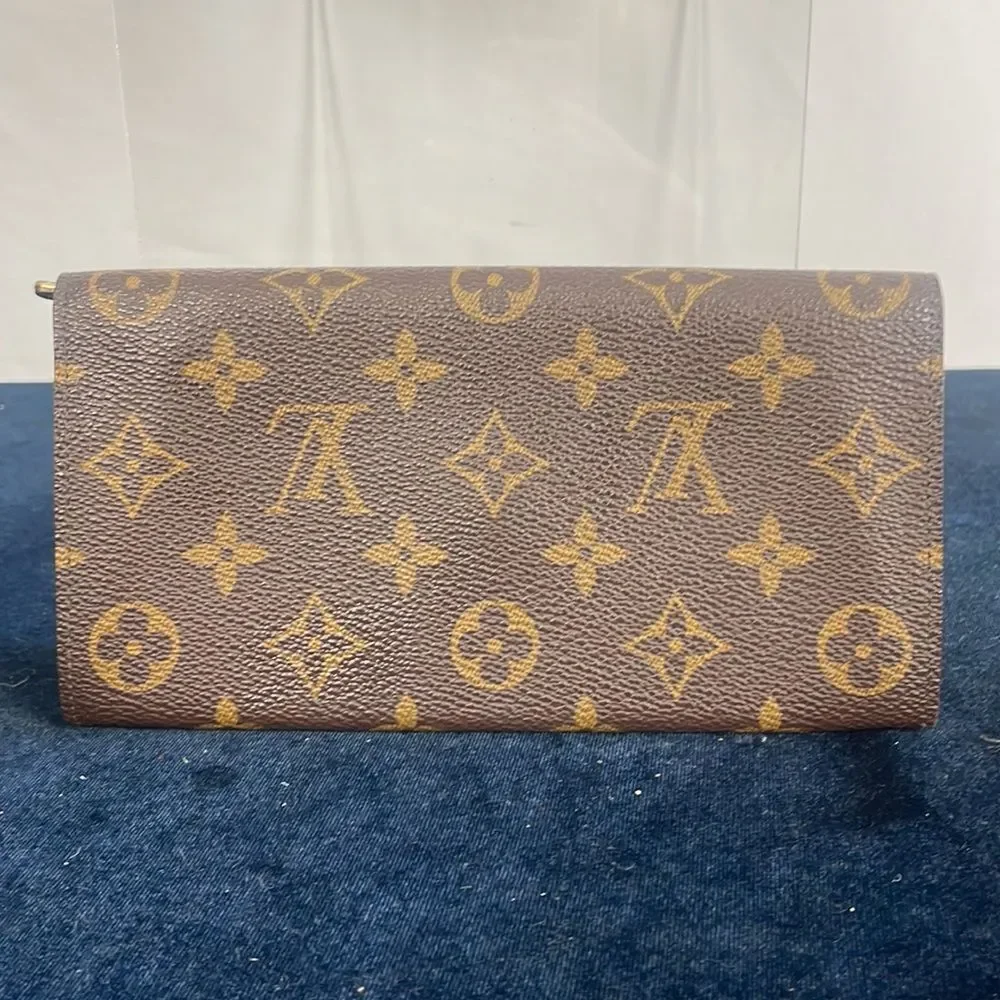 Louis Vuitton offers💐💐 ask