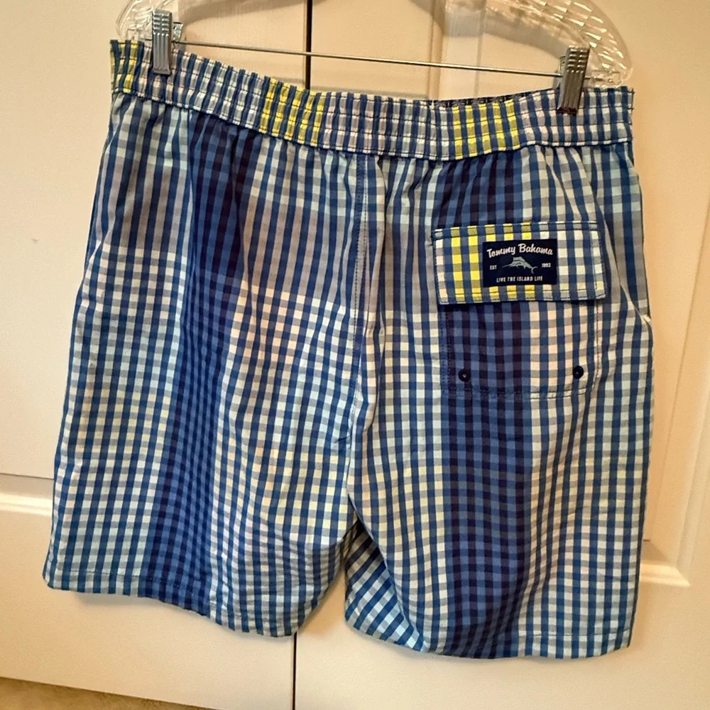 Tommy Bahama excellent size