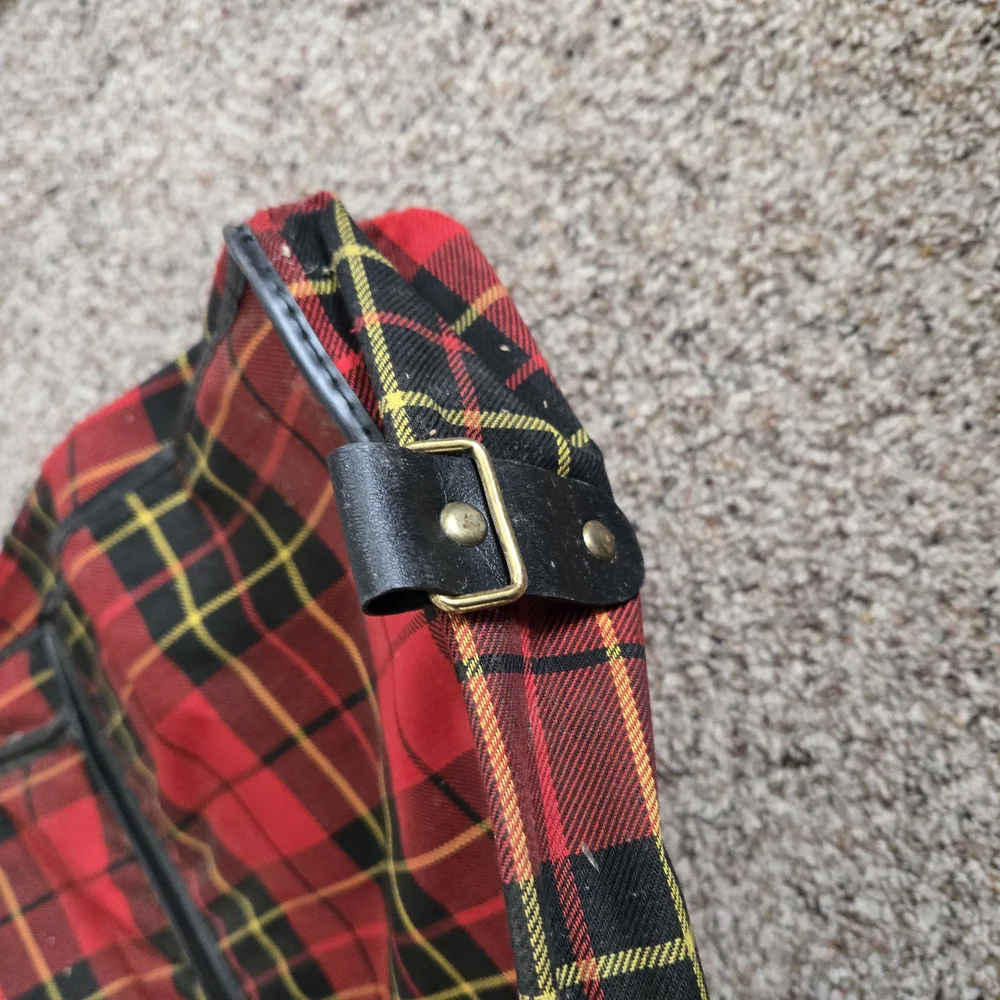 CarSac red plaid