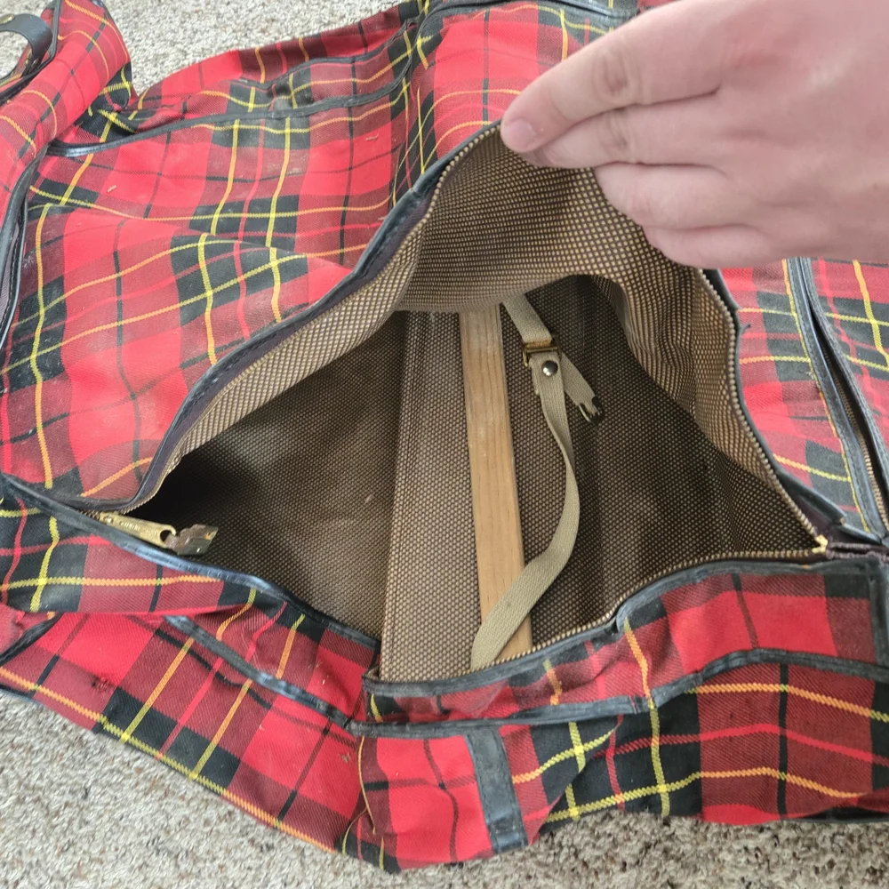 CarSac red plaid