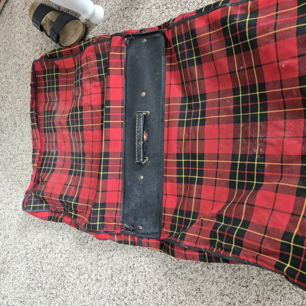 CarSac red plaid