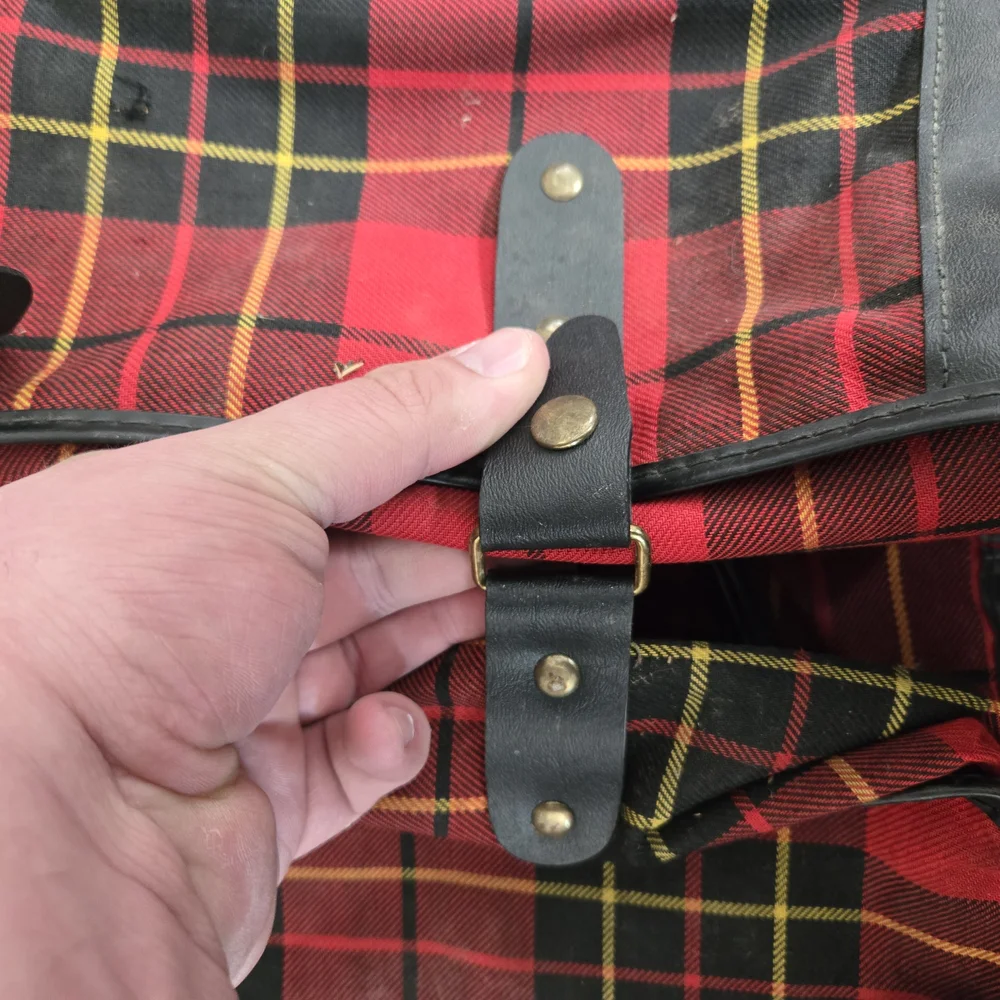 CarSac red plaid