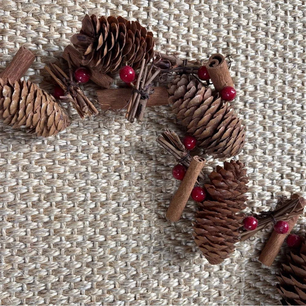 Pinecone Garland ~ 6ft