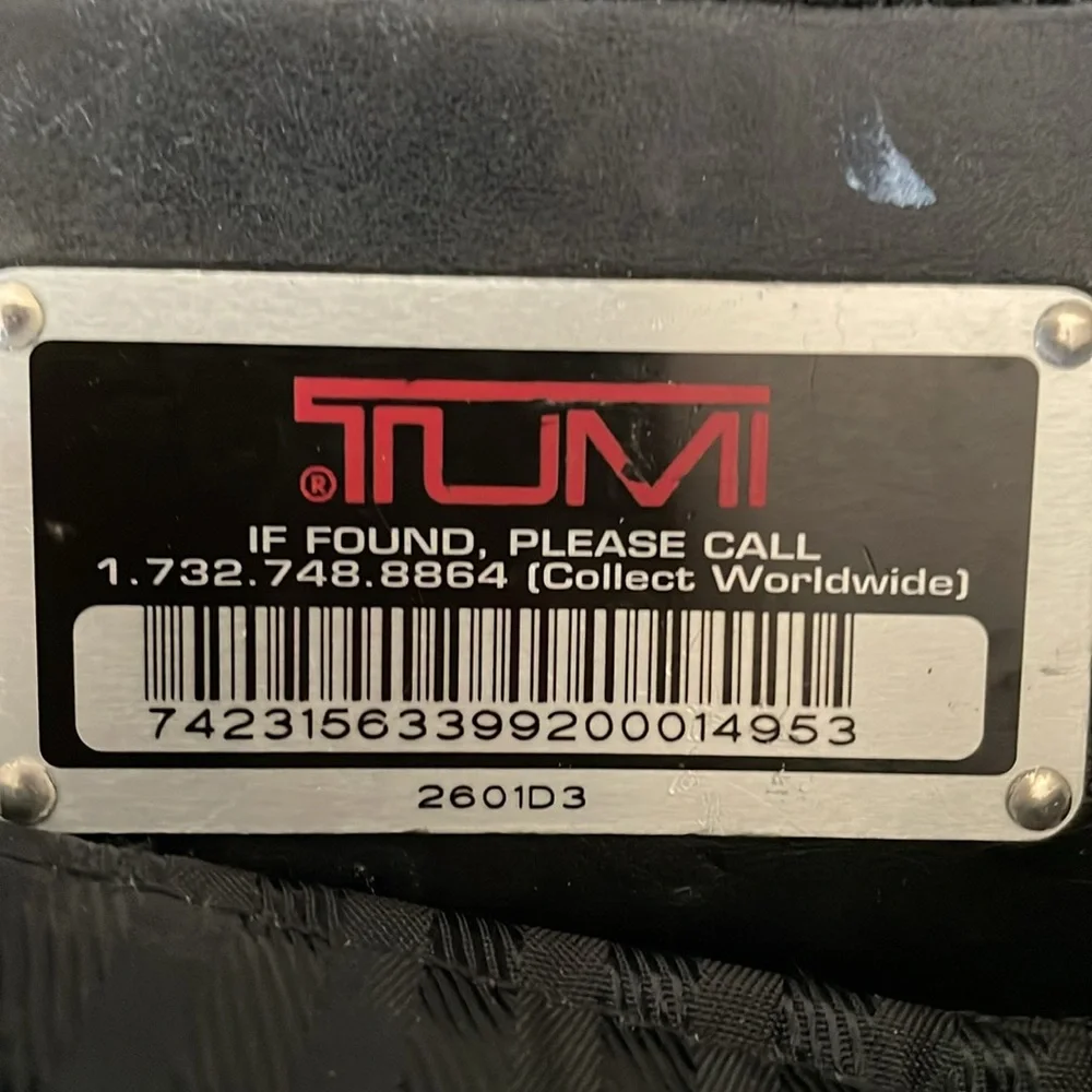 Tumi size 15