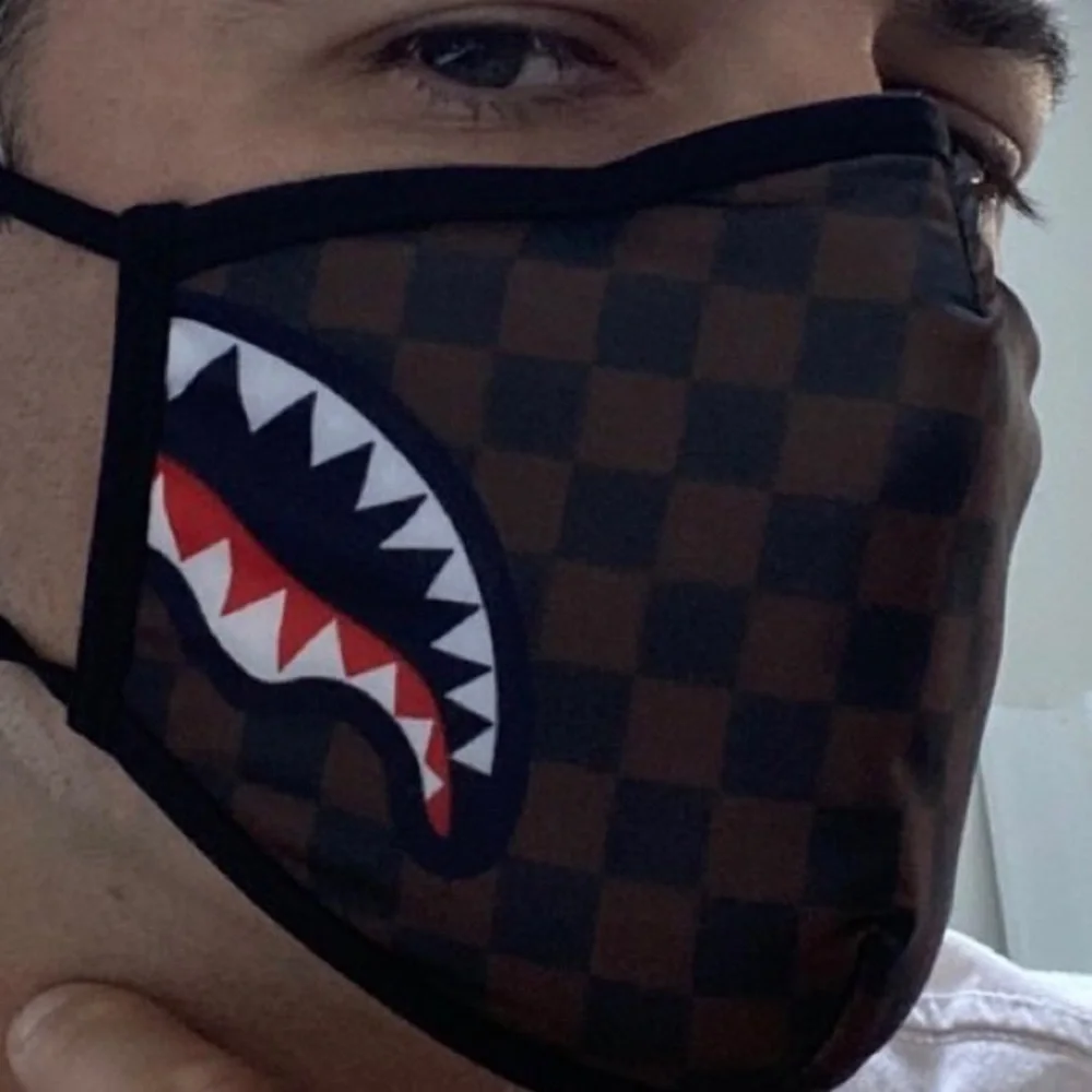 Sprayground Sharks in Paris Side Shark