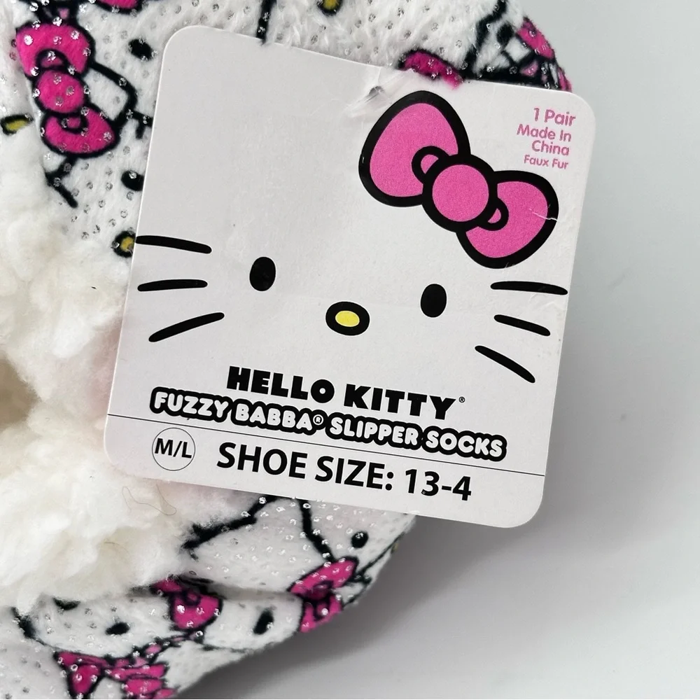Hello Kitty comfort features fur