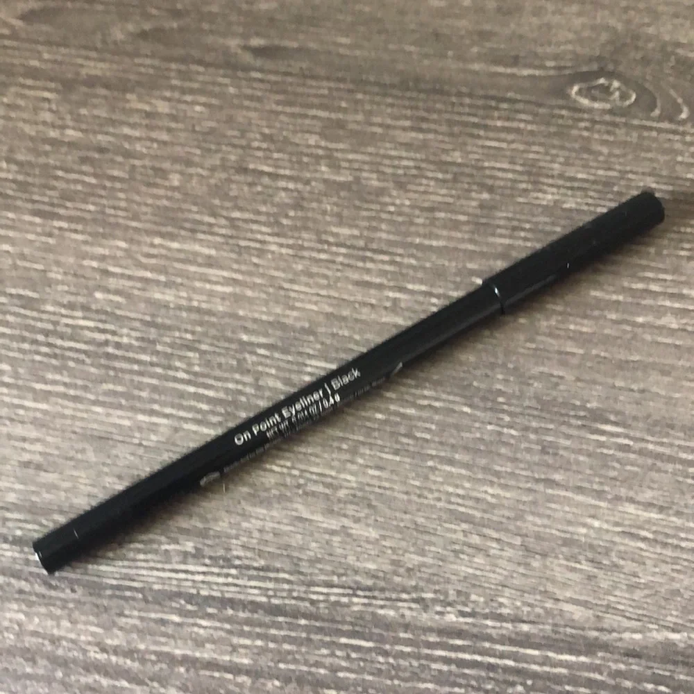 ❤️$12 NWT Pur On Point Eyeliner Black .4g / .014oz