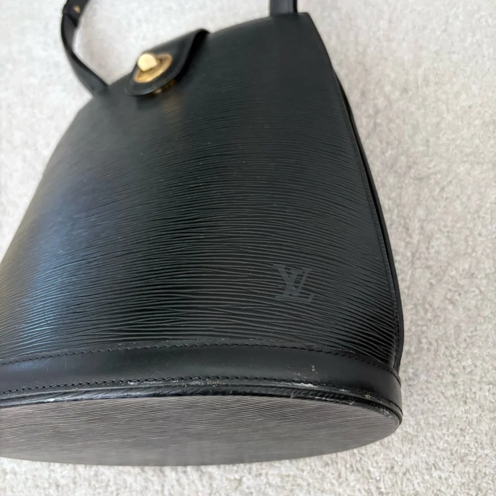 Louis Vuitton this elegant