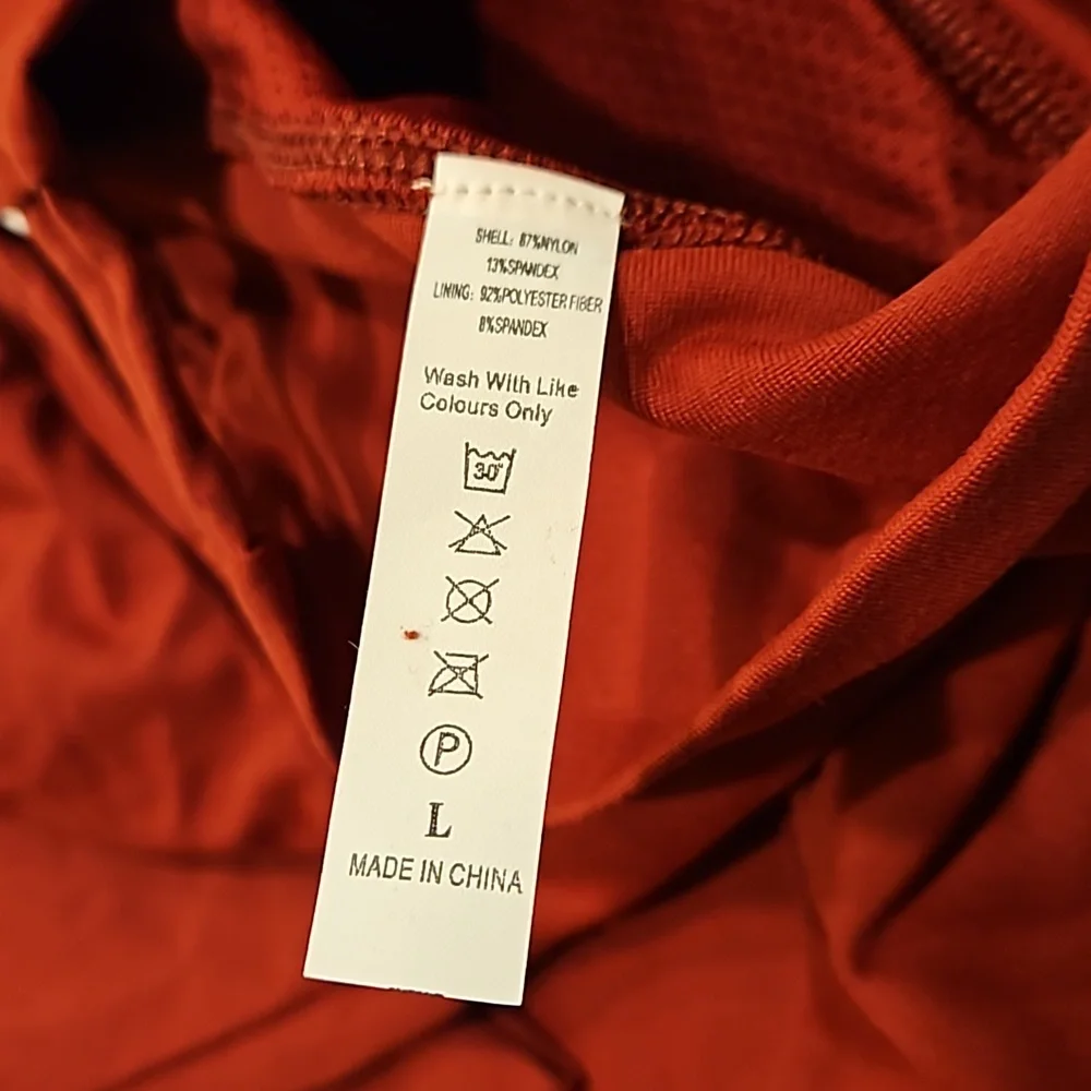 Kancehinage vibrant red